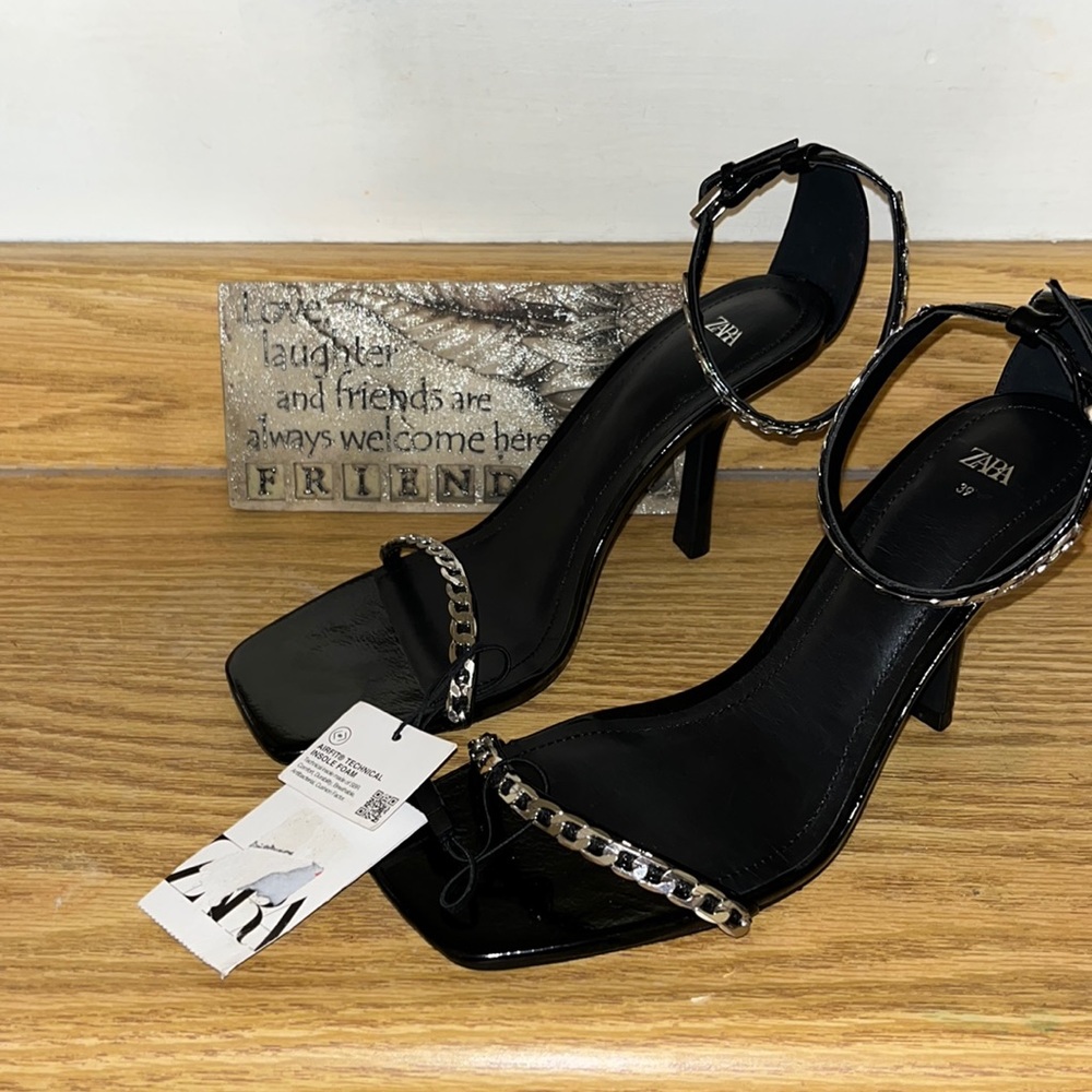 NWT Zara black with silver chain detail heels. Size 39/8.5. New. So pretty